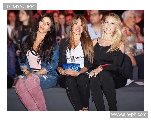 揭秘足球场上球星女友的身份与背后的精彩故事 揭秘足球场上球星女友的身份与背后的精彩故事